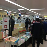 Photo taken at 紀伊國屋書店 渋谷店 by Shuhei A. on 12/18/2012
