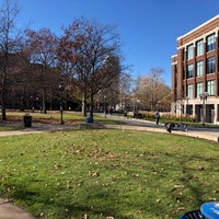 Foto diambil di University of Michigan Diag oleh Sam A. pada 11/9/2022