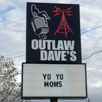 Foto tomada en Outlaw Dave&#39;s Worldwide Headquarters  por Francisco N. el 1/13/2013