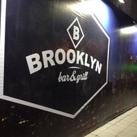 Foto tirada no(a) Brooklyn Bar &amp;amp; Grill por Андрей Я. em 3/19/2014