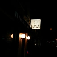 5/2/2013 tarihinde Angela V.ziyaretçi tarafından Luna Lounge'de çekilen fotoğraf