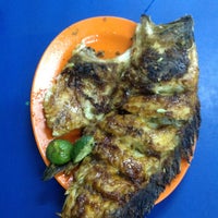 Photo taken at Indah seafood by Sugeng H. on 4/14/2013