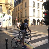 รูปภาพถ่ายที่ Centre LGBT Paris Île-de-France โดย Batoul H. เมื่อ 7/6/2019