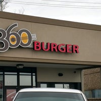 รูปภาพถ่ายที่ 360 Burger โดย Audrey S. เมื่อ 1/15/2017