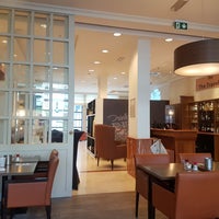 Photo taken at Holiday Inn Brussels Schuman by Max K. on 8/5/2019