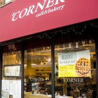 2/28/2017 tarihinde Corner Cafe and Bakeryziyaretçi tarafından Corner Cafe and Bakery'de çekilen fotoğraf