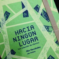 รูปภาพถ่ายที่ Librería Dadá โดย Melani L. เมื่อ 12/13/2013