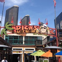 รูปภาพถ่ายที่ Dick&amp;#39;s Last Resort โดย Dick&amp;#39;s Last Resort เมื่อ 10/29/2013