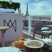 รูปภาพถ่ายที่ Hôtel Marignan Champs-Elysées Paris โดย TQ เมื่อ 7/13/2022