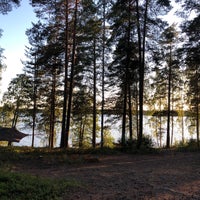 Foto diambil di Koskenselkä Camping oleh Linda E. pada 7/16/2021