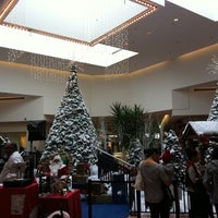 รูปภาพถ่ายที่ Marketplace Mall โดย Xiao X. เมื่อ 12/24/2012