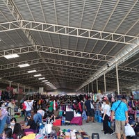 Photo taken at Patthawikon Market by ppumpuisecnl on 5/31/2020