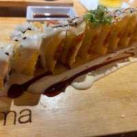 Foto scattata a Nama Sushi Bar da JL il 8/24/2021