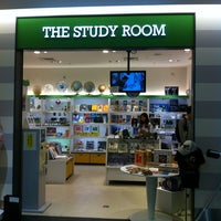 Photo taken at THE STUDY ROOM 羽田空港店 by Okagawa on 6/3/2012