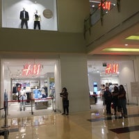 Photo taken at H&amp;amp;M by Yehezkiel J. on 9/9/2020