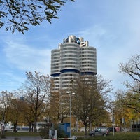 Foto diambil di BMW-Hochhaus (Vierzylinder) oleh Fuyuhiko T. pada 11/9/2023