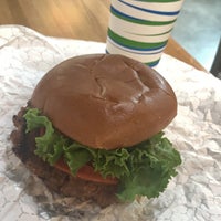 Foto tomada en BGR: The Burger Joint  por B ♋️ el 10/6/2023