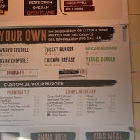 Foto diambil di BGR: The Burger Joint oleh B ♋️ pada 10/6/2023