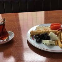 Foto diambil di Güllüoğlu oleh Özcan D. pada 5/1/2015