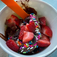 Foto tirada no(a) Tasty Waves Frozen Yogurt Cafe por Candi T. em 7/12/2023