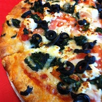 Das Foto wurde bei Nick&amp;#39;s House of Pizza von Valentino H. am 11/27/2012 aufgenommen