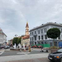 Foto diambil di Rotušės aikštė  | Town Hall Square oleh DH K. pada 7/28/2018
