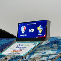 Photo taken at Suwon Worldcup Stadium by DH K. on 5/21/2023