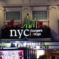 Foto tomada en NYC Burgers &amp;amp; Dogs  por Santiago S. el 5/21/2017