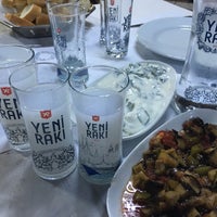 Photo prise au Yeni Harman Restaurant Ocakbaşı Mezeci par Özer B. le4/26/2016