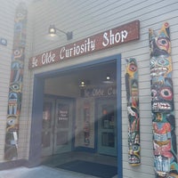 Foto scattata a Ye Olde Curiosity Shop da Michelle H. il 8/26/2023