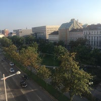 Снимок сделан в Fleming&amp;#39;s Hotel Wien-Westbahnhof пользователем Semiha A. 7/31/2018