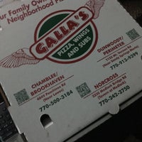 Foto scattata a Galla&amp;#39;s Pizza da Casey K. il 4/30/2016