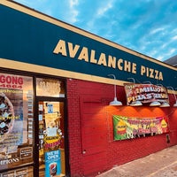 Foto tirada no(a) Avalanche Pizza por David H. em 7/4/2021