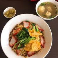 Photo taken at Boon Kee Wanton Noodle by Lily F. on 10/24/2020
