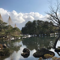 Photo taken at Kenrokuen Garden by ただのかかしですな on 1/20/2018