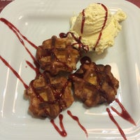 Foto diambil di Pizza Hut oleh Sérgio S. pada 5/3/2014