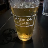 รูปภาพถ่ายที่ Madison Social โดย Bethany เมื่อ 12/8/2022