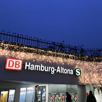 Photo taken at Bahnhof Hamburg-Altona by Алена К. on 12/16/2016