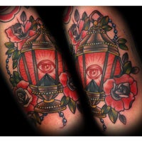 รูปภาพถ่ายที่ Blue Lady Tattoo โดย Blue Lady Tattoo เมื่อ 12/19/2013