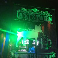 Foto diambil di Lucky&amp;#39;s Tavern - Home of the 3 Legged Dog oleh Elliott pada 12/19/2015