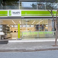 Photo prise au iSushi Store par iSushi Store le10/15/2013