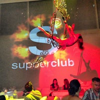 รูปภาพถ่ายที่ supperclub Dubai โดย Michael K. เมื่อ 8/22/2013