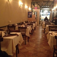 Das Foto wurde bei IL Carino Restaurant von Michael C. am 11/20/2013 aufgenommen