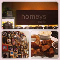 Das Foto wurde bei Homeys Cafe von Jezonne O. am 9/2/2013 aufgenommen