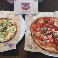 Foto scattata a MOD Pizza da Shivani A. il 8/29/2016