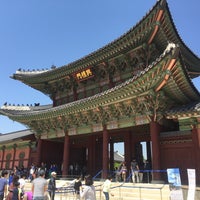 Photo taken at Gyeongbokgung Palace by Bernard B. on 5/5/2015