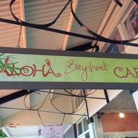 Das Foto wurde bei Aloha Bayfront Cafe von Nathan K. am 5/9/2014 aufgenommen
