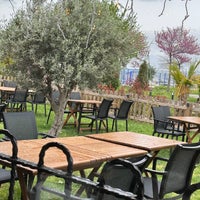 Foto diambil di İskele Restaurant oleh Saniye S. pada 4/19/2024