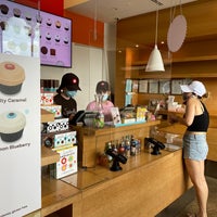 Photo taken at Sprinkles Cupcakes by W. Ross W. on 8/1/2021