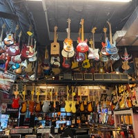 Photo taken at Rockin&amp;#39; Robin Guitars &amp;amp; Music by W. Ross W. on 10/23/2021